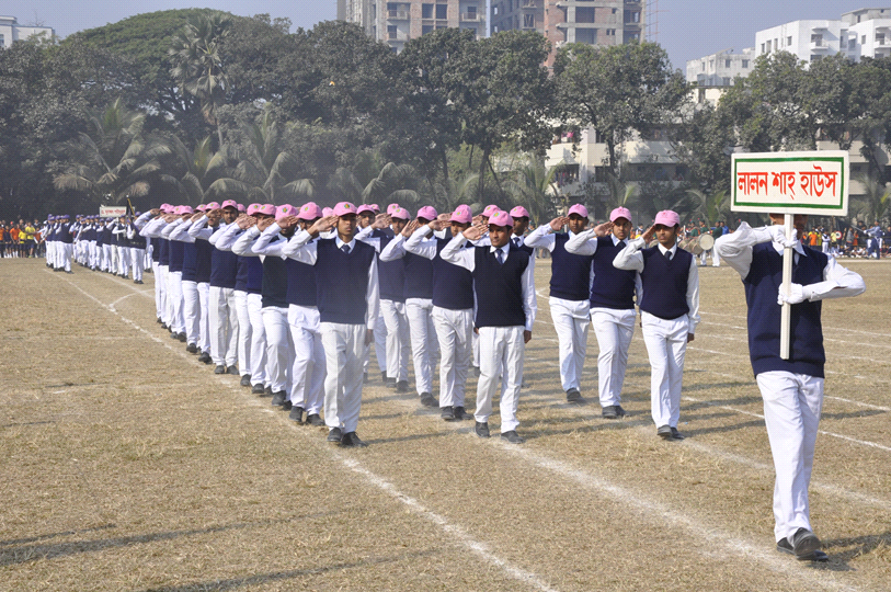 কলেজের ৫৭তম বার্ষিক ক্রীড়া প্রতিযোগিতার উদ্বোধন অনুষ্ঠানে ক্রীড়াবিদদের মার্চপাস্ট 